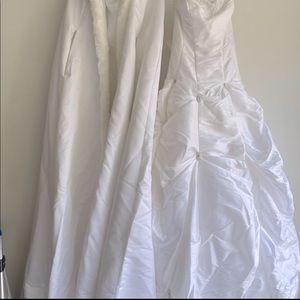 David’s bridal size 6 wedding Dress sweetheart neck line gorgeous beading.